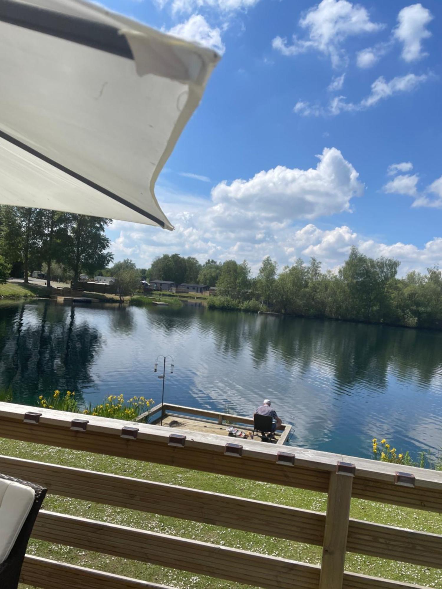 Award Winning Serenity Lodge With Outstanding Lakeside Views From The Hot Tub , At Tallington Lakes Leisure Park, Stamford Ngoại thất bức ảnh