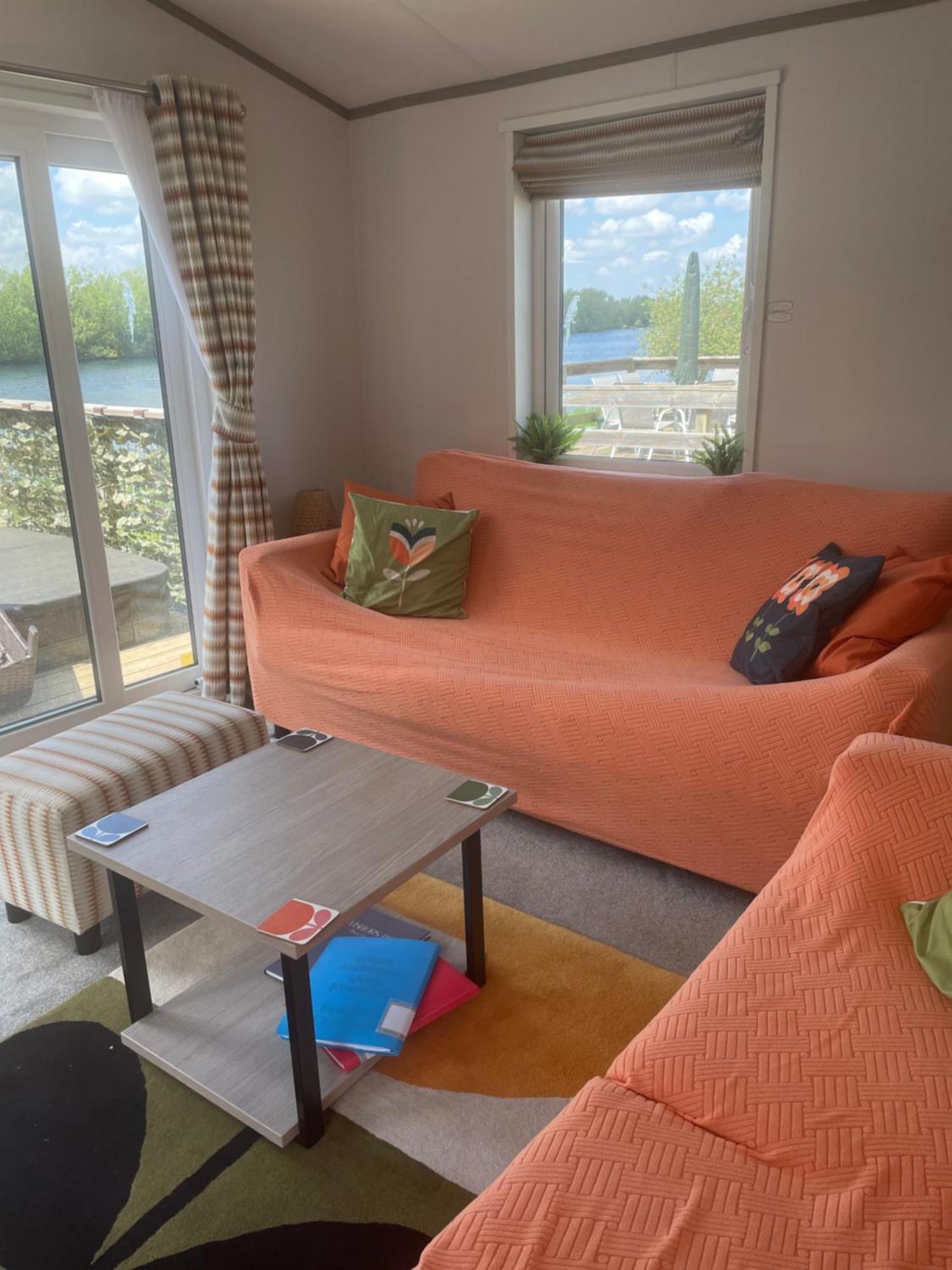 Award Winning Serenity Lodge With Outstanding Lakeside Views From The Hot Tub , At Tallington Lakes Leisure Park, Stamford Ngoại thất bức ảnh